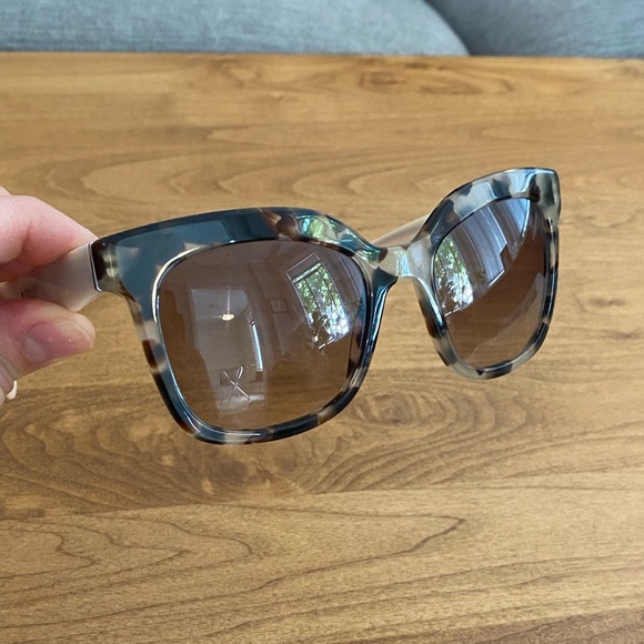 Prada tortoise shell sunglasses - Picture 2 of 9
